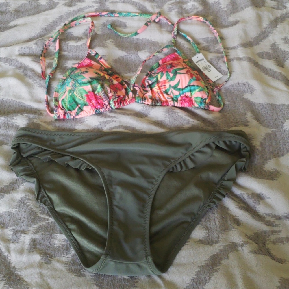 NEW WITH TAGS EXPRESS BIKINI TOP